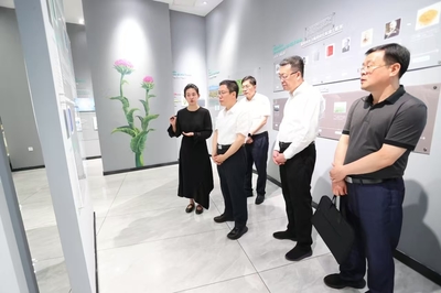 省委常委、秘書長(zhǎng)姜有為赴盤錦調(diào)研生物技術(shù)推廣工作
